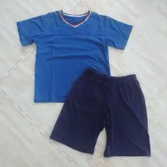 UNIQLO パジャマ 青いTシャツと紺色のショートパンツセット 部屋着