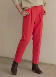 カジュアル 赤 パンツ タック入り