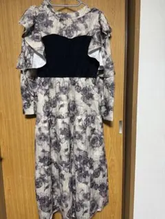 未使用！タグ付き　アクシーズファーム　フラワープリント フリル ワンピース