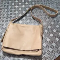 ベージュ レザー ショルダーバッグ
