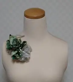 コサージュ　グリーン×シルバー
