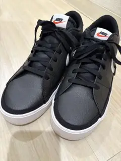 NIKE ブラックスニーカー