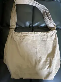 ベージュ ショルダーバッグ