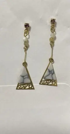 トライアングル大理石風ピアス