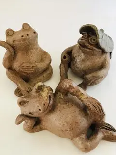 備前焼，カエルの彫刻付き陶器 備前焼，カエルの彫刻付き陶器