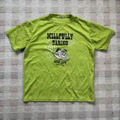 犬のサーフィンデザイン Tシャツ ライムグリーン