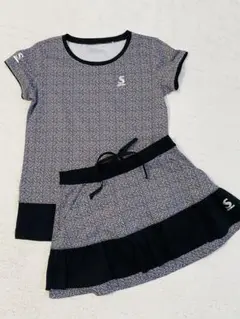Tシャツとフリルスコートのセット