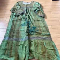 花柄グリーンワンピース フレアスリーブ