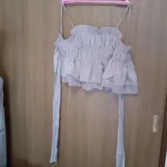 フリル付き薄いグレータンクトップ