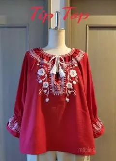 Tip Top レッドが映える刺繍のふんわりトップス