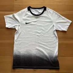 Nike ホワイト ブラックシャツ　ジュニアM