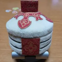 伝統的な小物入れ クリーム色と赤色 モンゴルで購入