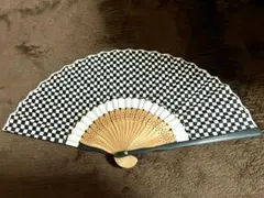 チェッカーパターン扇子（白黒・グレー）