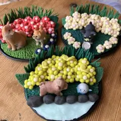 柴犬のフィギュアとお花の立体オブジェ