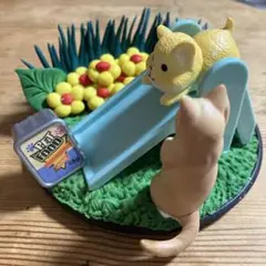 ハムスターを狙ってる猫さん