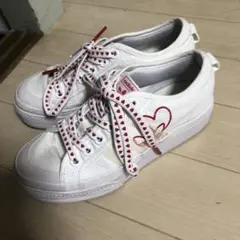 adidas厚底スニーカー ハート