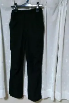 黒色　パンツ