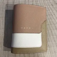 【新品未使用】MARNI2022年新作!ピンクベージュカラー2つ折りウォレット