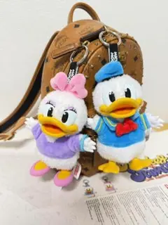 【即日発送】ポップマート ディズニー ドナルド＆デイジー ぬいぐるみキーチェーン