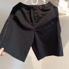 ユニクロ　UNIQLO　ブラック　黒　ハーフパンツ ゴムウエスト　150