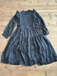 【未使用品】黒いフリル付き長袖ワンピース 140cm
