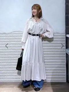 ホワイトフリルマキシワンピース