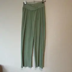 フェリシモ　マタニティ産後　オリーブグリーン プリーツパンツ