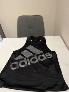 adidas ストライプ タンクトップ 黒
