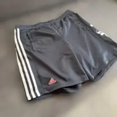 adidas 黒 ショートパンツ