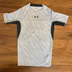 UNDER ARMOUR アンダーシャツ　Mサイズ