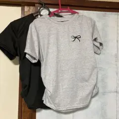 グレーと黒リボンプリントTシャツ2枚 ネックレス付き