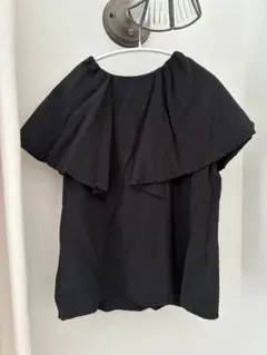 EMMEL ブラック フリル半袖トップス