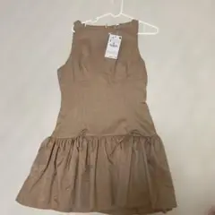 新品、未使用　ベージュ ノースリーブワンピース S