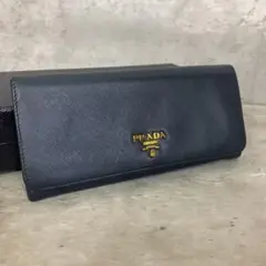 美品✨ プラダ 長財布 折り財布 サフィアーノレザー メタルロゴ ネイビー
