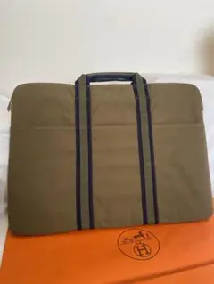 エルメス フールトゥ ドキュマン オリーブカーキ