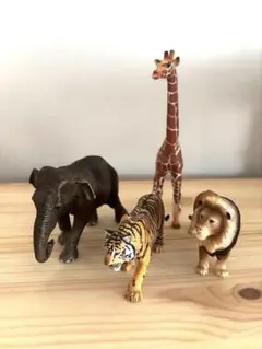 モンテッソーリ　動物　ゾウ、ライオン、キリン、トラ
