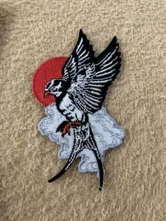 刺繍ワッペン　ツバメフライインザスカイ