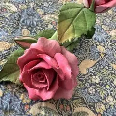 ローズ　陶器の様なクレイアートで出来たバラのナプキンリング　作家もの