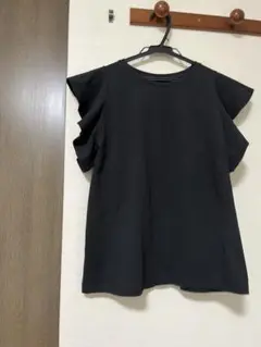 【美品】UNIQLO ラッフルスリーブTシャツ 肩フリル Ｌサイズ