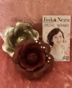 ❤️ジンカネズ❤️花型 ブローチ ストーン付き❤️コサージュ❤️２点セット