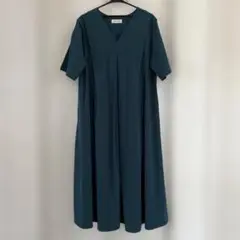 未使用品！SUMI STYLE ダークグリーン Vネック 半袖ワンピース