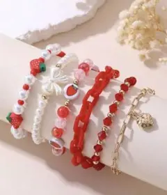 ハンドメイドの ストロベリーデザインブレスレットセット