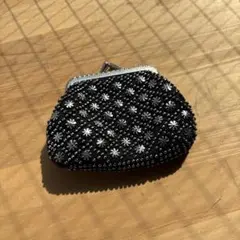 ビーズ装飾の黒いがま口財布