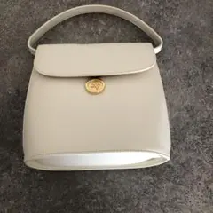 ホワイト ショルダーバッグ フラップ式