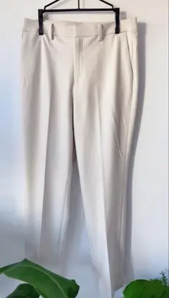 【極美品】ユニクロ　HEATTECHタックテーパードパンツ