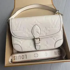 Louis Vuitton エンボスショルダーバッグ
