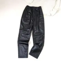 シンプリシテェ◇フェイクレザー テーパードパンツ『F』黒　かっこいい ズボン