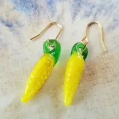 No.733 とうもろこしのガラスピアス⭐イヤリング 野菜、コーン、ミニチュア