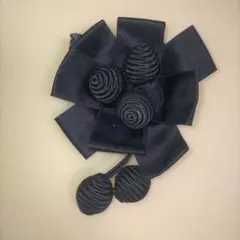 ブラックフラワーブローチ 薔薇系