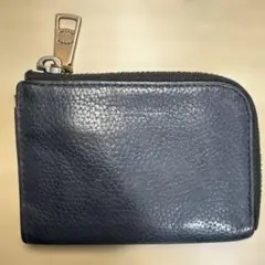 黒いレザー折り財布